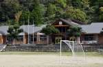 熊本地震で亡くなった脇志朋弥さんらが通っていた神山小学校＝１５日、南大隅町根占川北
