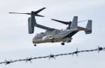 着陸態勢に入る陸上自衛隊のＶ２２オスプレイ＝１６日、鹿屋市の海上自衛隊鹿屋航空基地