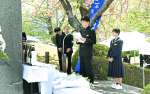 平和への願いを述べる出水中学校の佐潟一崇さん＝１６日、出水市平和町