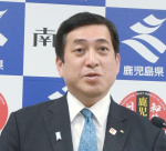 記者の質問に答える塩田康一知事＝１８日、県庁