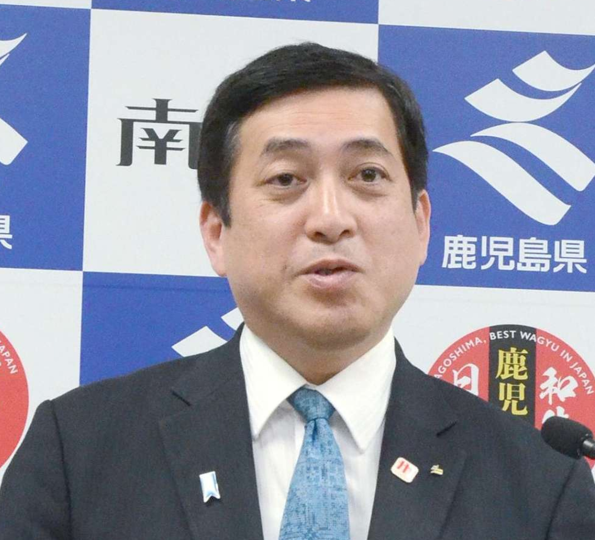 記者の質問に答える塩田康一知事＝１８日、県庁
