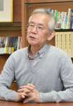 　すお・まさゆき　１９５６年、東京都出身。痴漢事件を題材に刑事裁判を描いた「それでもボクはやってない」、日本アカデミー賞で１３部門を独占した「Ｓｈａｌｌ　ｗｅ　ダンス？」を手掛ける。大崎事件再審請求で証拠として提出する再現映像にも協力した。
