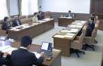 ４年ぶりに開かれた特別職報酬等審議会＝２１日、鹿児島市役所
