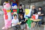 「指宿勝手にＰＲ隊」としてイベントに出店予定の事業者ら＝指宿市の指宿中央通り