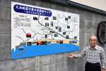 大浜地区の探訪マップを作製した棈木義行さん＝２２日、南大隅町根占山本