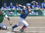 ３回表鹿屋体大１死二、三塁、高橋が適時三塁打を放つ＝平和リース球場