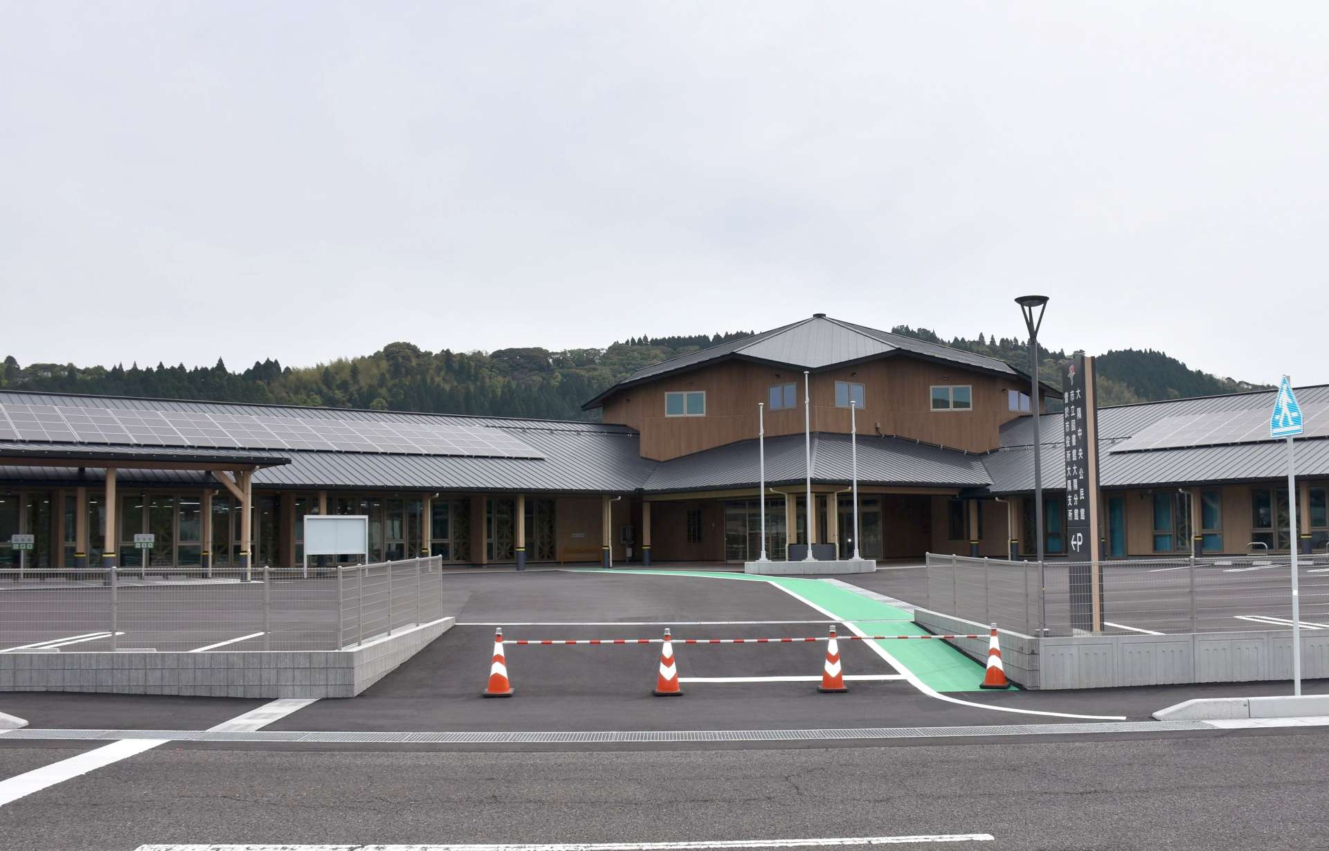 完成した大隅支所＝曽於市大隅町中之内