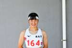 女子高校一般４００メートル障害１位の楠田ゆうな（鹿児島女高）＝白波スタジアム