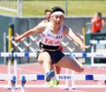 女子高校一般４００メートル障害で県記録を更新した楠田ゆうな（鹿女高）＝白波スタジアム