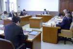 市長の給料や議員報酬の引き上げについて話し合われた鹿児島市特別職報酬等審議会＝７日、市役所
