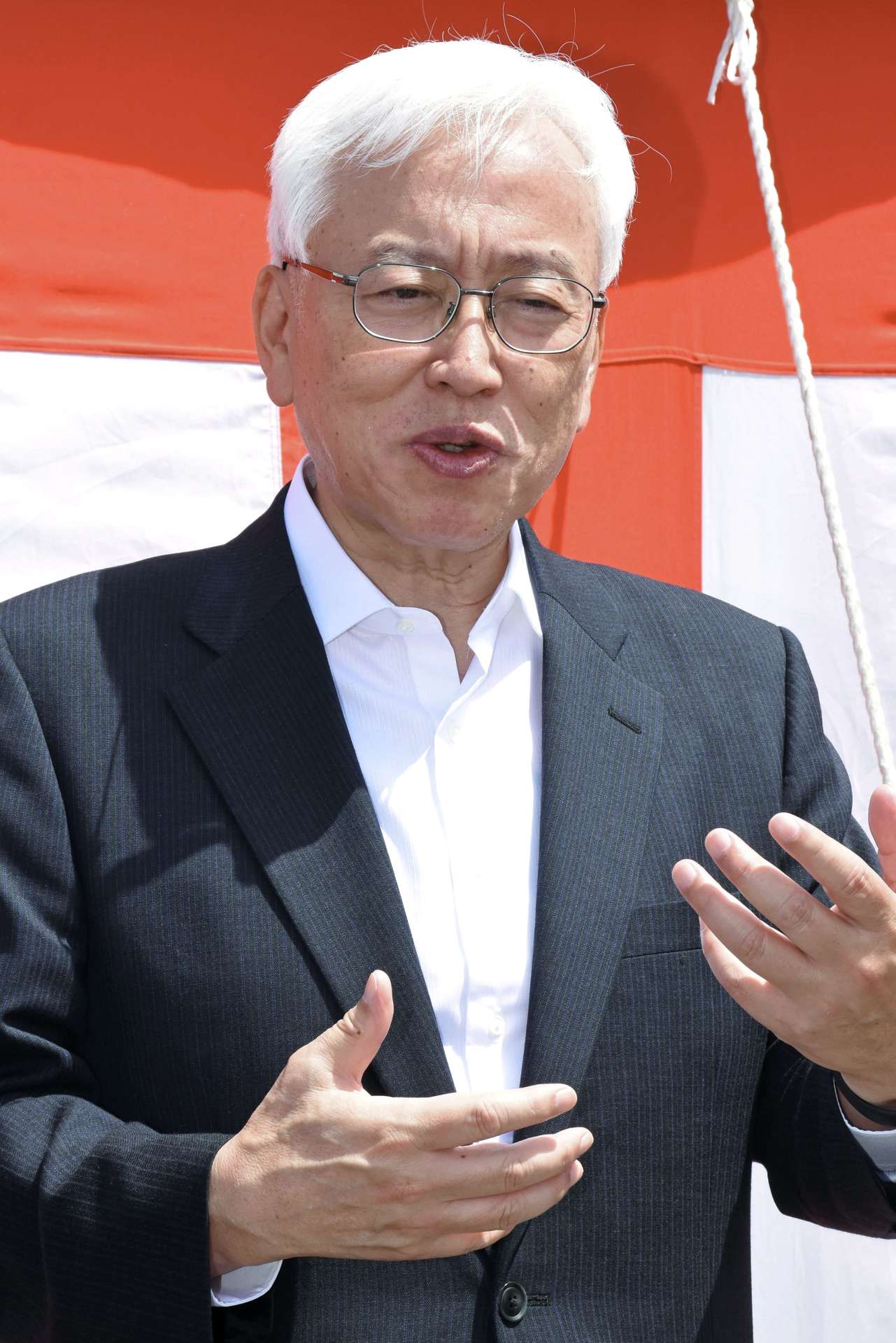 「非常に大事な工場になる」と語るニップンの前鶴俊哉社長＝７日、出水市平和町