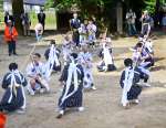 伊勢神社に奉納される勇壮な「棒踊り」＝日置市東市来町養母