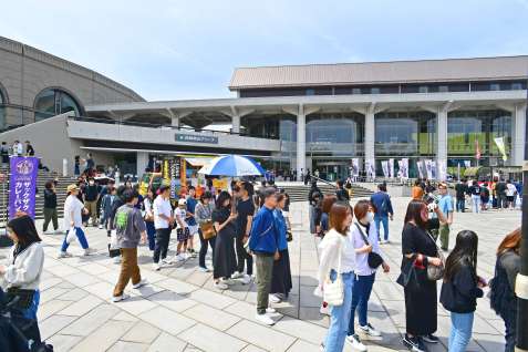 レブナイズのプレーオフ開催でにぎわう西原商会アリーナ。改修が予定されている＝３日、鹿児島市