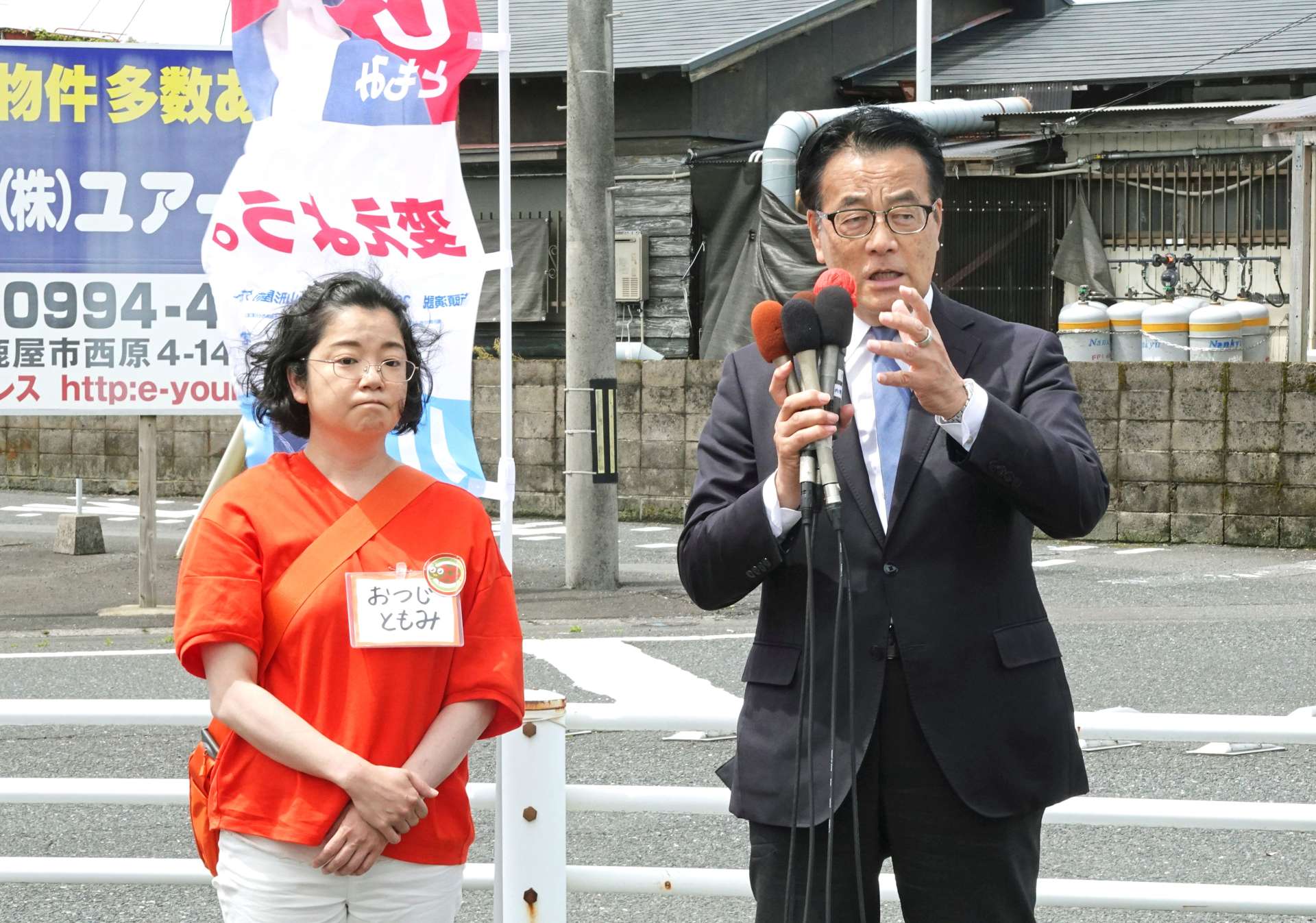 街頭演説した立憲民主党の岡田克也常任顧問＝１０日、鹿屋市