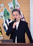 講演する布施祐仁さん＝１０日、西之表市民会館