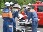各地区からの報告を受け避難誘導の手順を確認する現地指揮本部＝１５日、鹿児島市吉野町