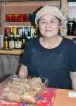 高校まで過ごした沖縄の思い出を語る湧川律子さん＝１５日、鹿児島市山下町