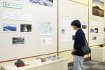 企画展「ジオパークに行こう！」で県内のジオパークを収蔵品とともに紹介する＝鹿児島市の県立博物館