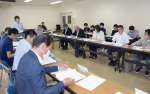 事業計画などを協議する曽於地区駅伝運営委員会＝１９日、大崎町中央公民館