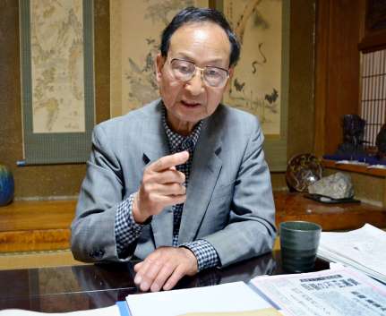 通報者保護の重要性を訴える串岡弘昭さん＝９日、富山県高岡市