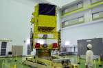 〈別カット〉報道陣に公開された温室効果ガス・水循環観測技術衛星「ＧＯＳＡＴ－ＧＷ」＝２０日、南種子町の種子島宇宙センター