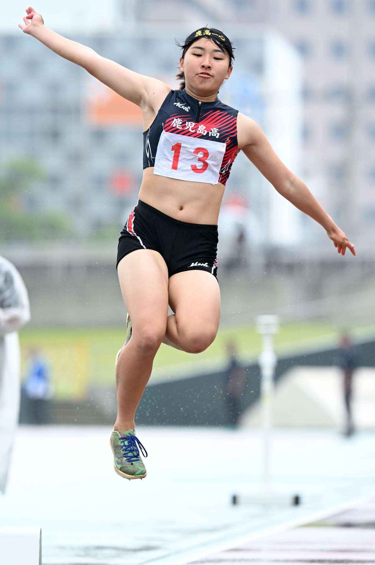 女子走り幅跳びを制した中村愛花（鹿児島）＝白波スタジアム