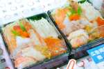 「夏のうまいもの大会」で並ぶ海鮮弁当