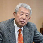 「国道１０号の渋滞は県経済全体の問題」と語る鹿児島交通の岩崎芳太郎会長＝鹿児島市山下町の岩崎産業