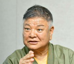 「一人一人の命を大切にしてほしいとの願いを込めた。親子で聞きにきてほしい」と話す桂竹丸＝鹿児島市の南日本新聞社