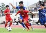 後半、ドリブルでゴールに迫る神村・徳村（１２）＝ＯＳＡＫＯ　ＹＵＹＡ　ｓｔａｄｉｕｍ