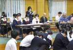 〈関連〉株主総会で２０２４年度の決算を報告する生徒＝指宿市の指宿商業高校