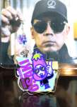 天竺鼠・川原克己さんの限定アクリルキーホルダー＝大崎町永吉の「カフェ・ド・グリル　サザンクロス」