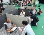 県総合防災訓練で開設された避難所＝２５日、さつま町の宮之城運動公園体育館