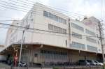 売却予定の「山形屋情報物流センター」＝２３日、鹿児島市薬師２丁目