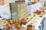 「日本の匠たち　職人の技展」で販売する木製の器＝２９日、鹿児島市の山形屋