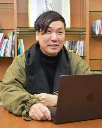 「こみゃく」をデザインした引地耕太さん