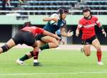 前半、鹿実の桑山がトライ。ゴールも決まり２２－７とする＝白波スタジアム