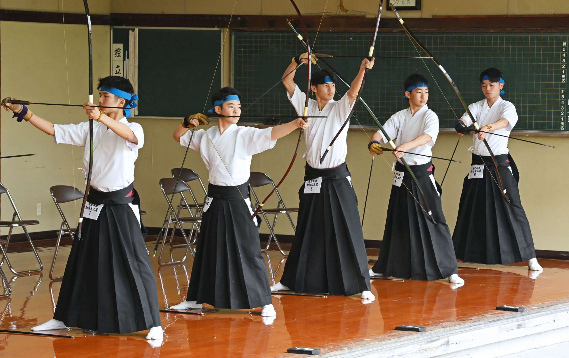 ３年ぶりに優勝した加治木工＝県武道館