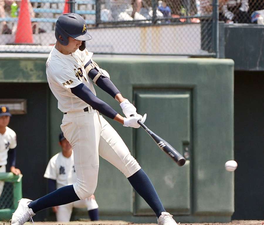 １回裏神村１死三塁、梶山が左前適時打を放つ＝平和リース