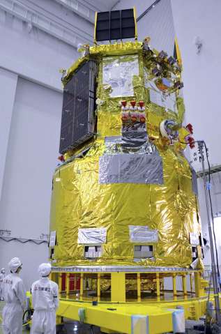 〈別カット〉公開された「ＨＴＶ－Ｘ」１号機＝２日、南種子町の種子島宇宙センター