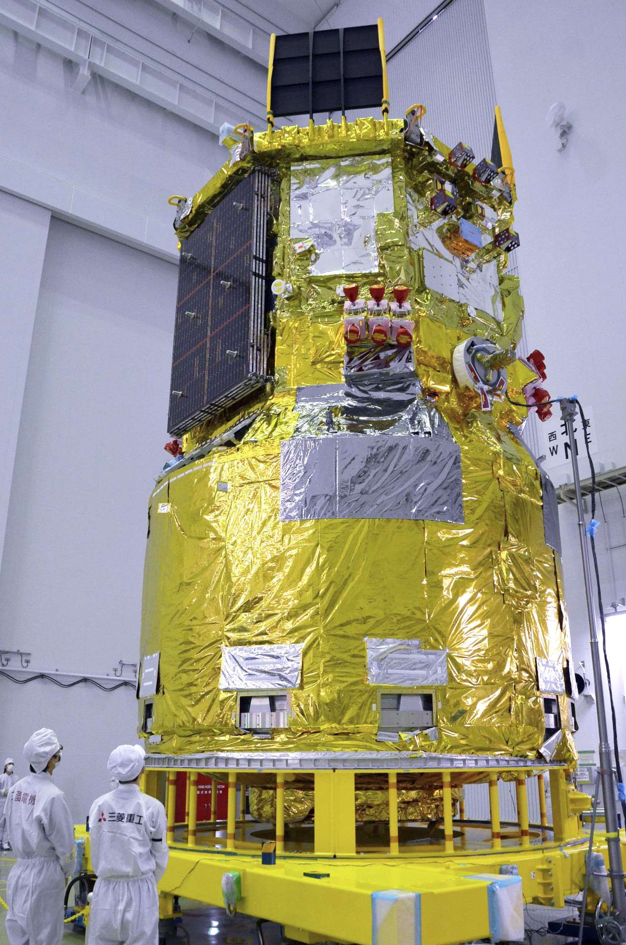 〈別カット〉公開された「ＨＴＶ－Ｘ」１号機＝２日、南種子町の種子島宇宙センター