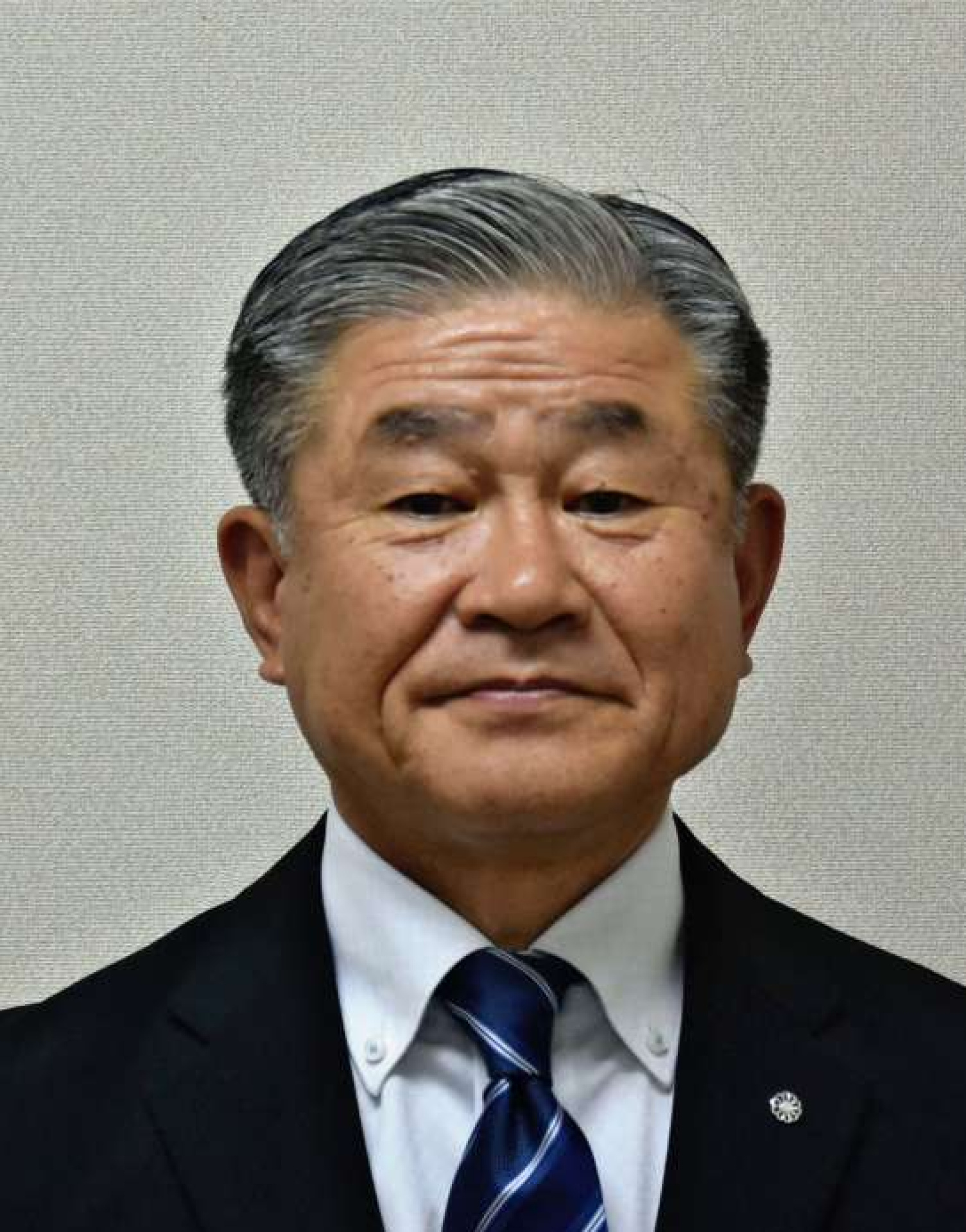 新田　敏郎氏