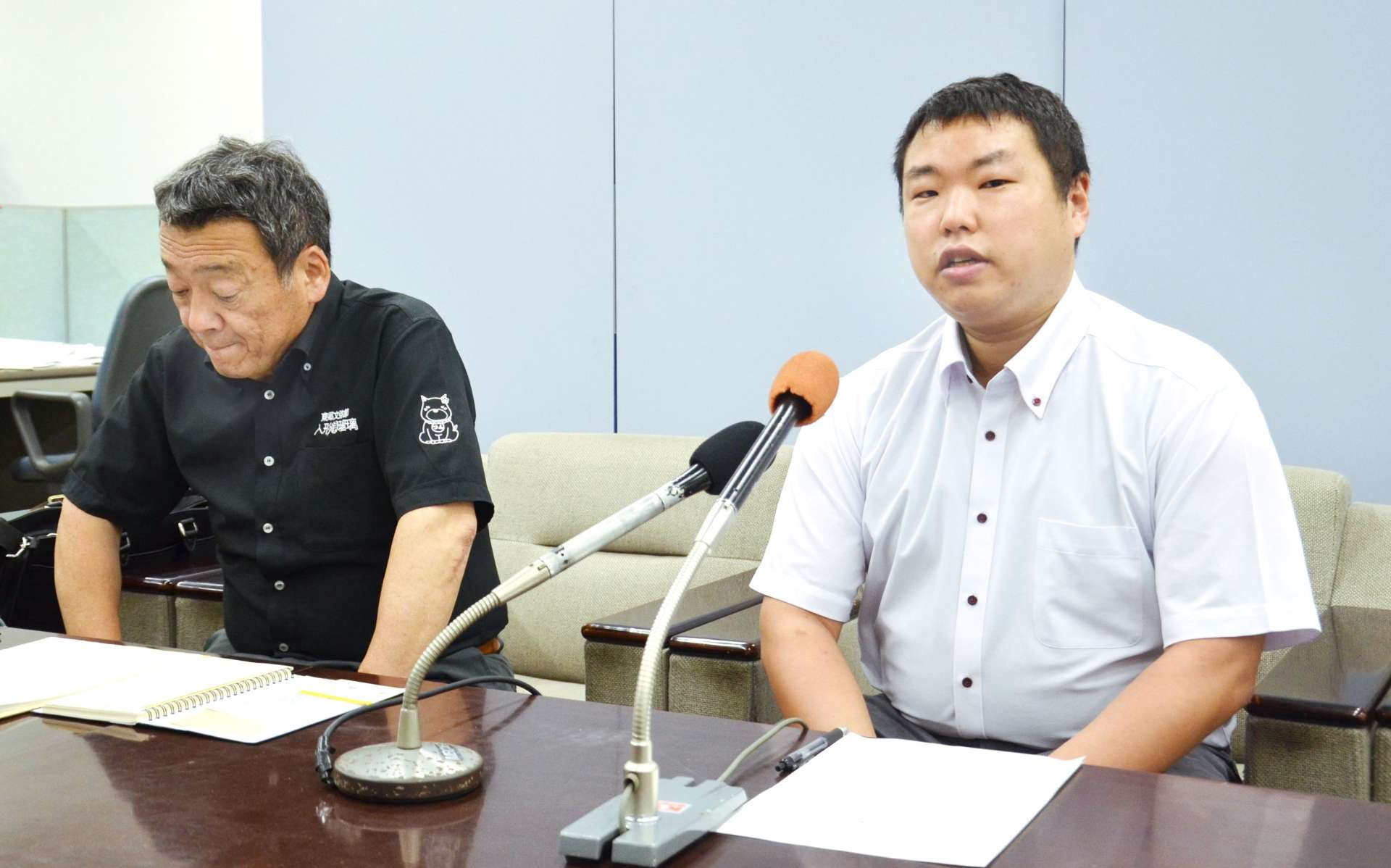次世代革新炉の新設検討方針に反対する市民団体のメンバー＝５日、県庁