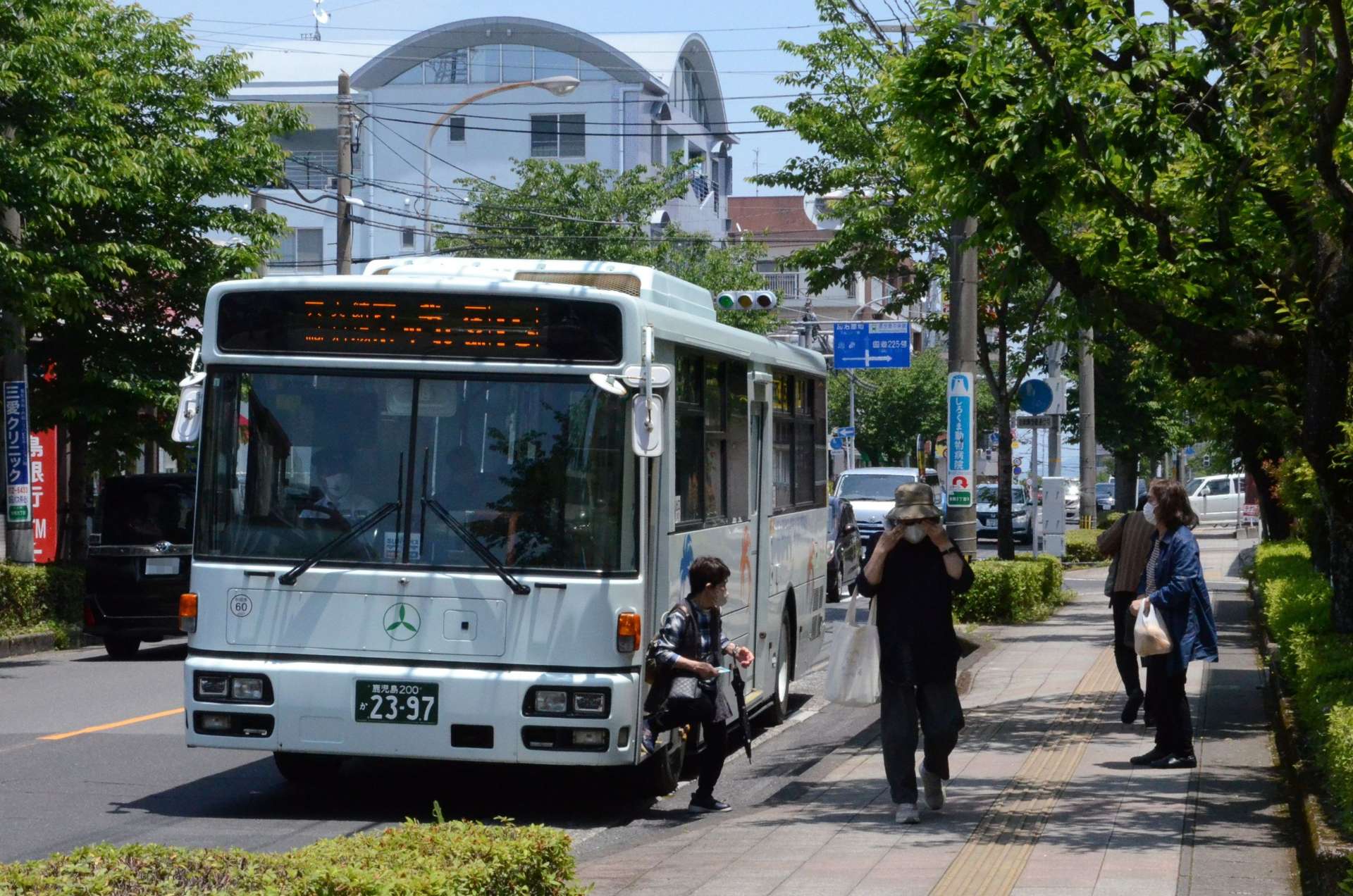 紫原団地を走る鹿児島交通の路線バス＝鹿児島市