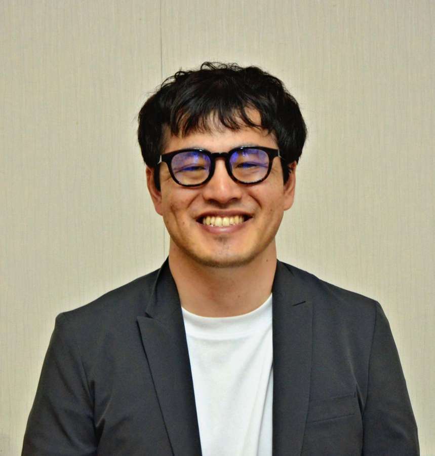 講演した藏丸竜彦さん＝２日、肝付町の楠隼中高一貫校
