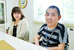 きょうだいで講演に招かれることもある大戸迫智さん（右）と姉の坂本みゆきさん。「水俣病はまだ終わっていないということを伝えたい」と話す＝熊本県宇城市の熊本県くすのき園