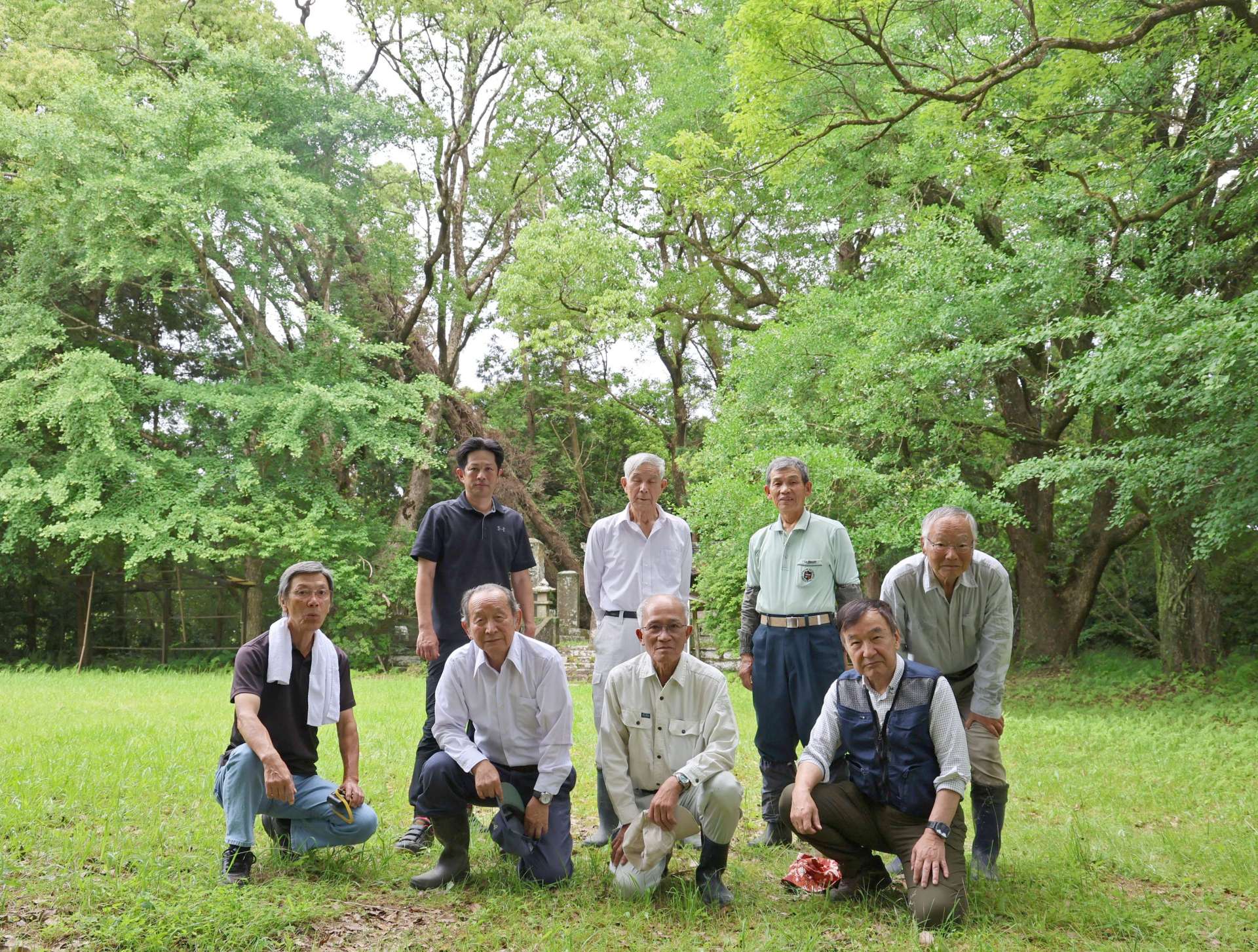 招魂社に集まった会員ら＝薩摩川内市樋脇