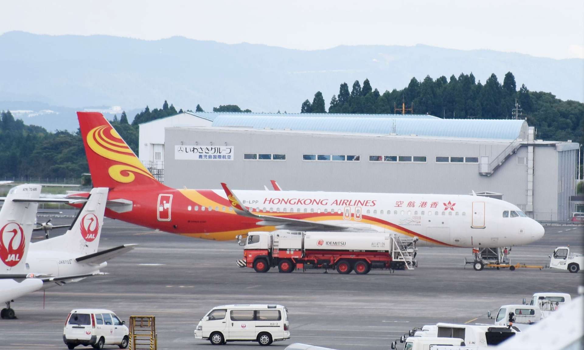〈資料写真〉香港航空機＝２０１９年７月、霧島市の鹿児島空港