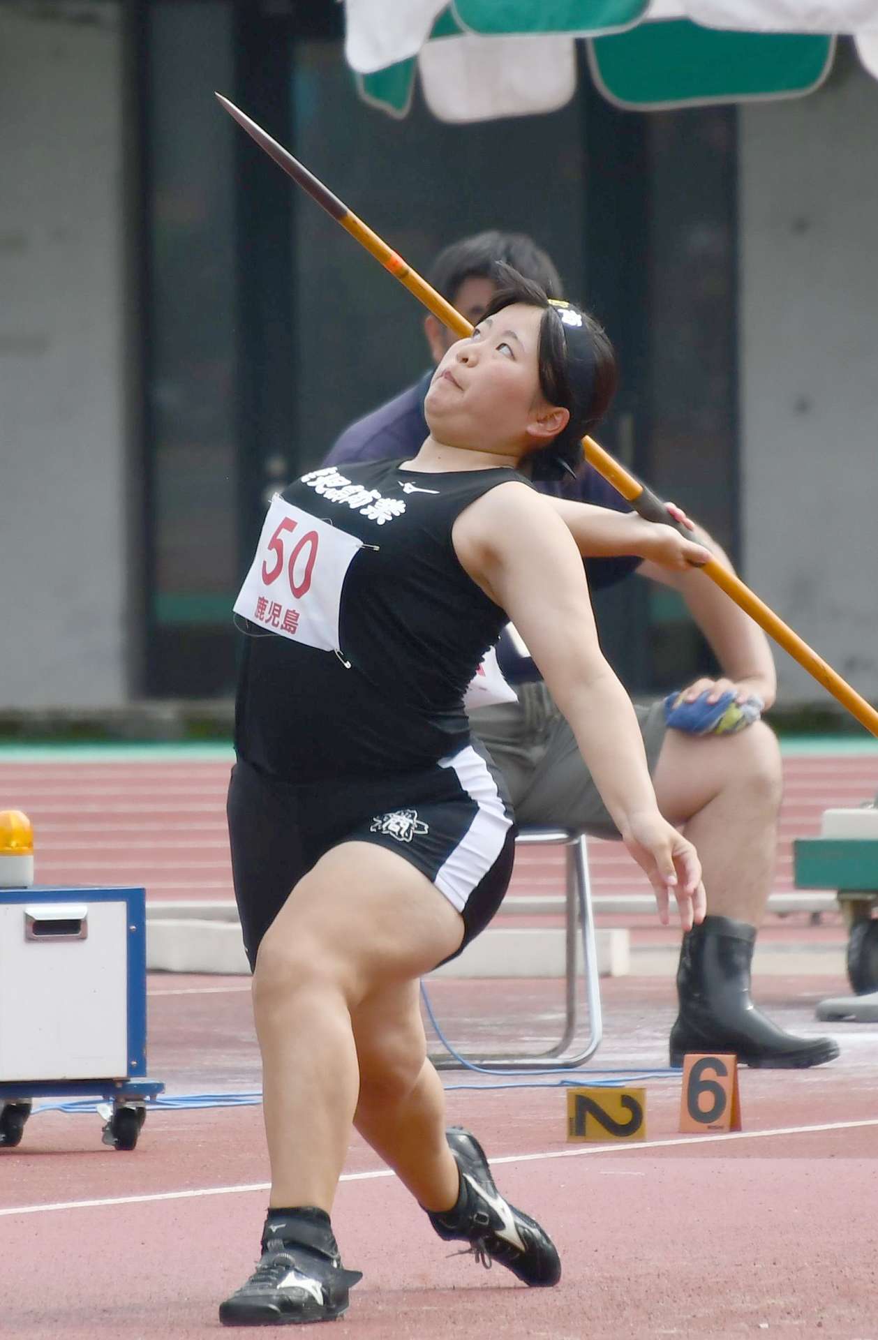 女子やり投げで優勝した徳田仁琴（鹿児島商）＝えがお健康スタジアム