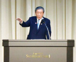 党県連定期大会であいさつする森山裕幹事長＝１４日、鹿児島市の鹿児島サンロイヤルホテル